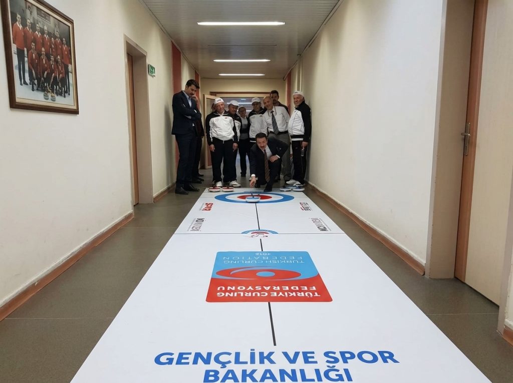 Yaşlılar İçin Floor Curling