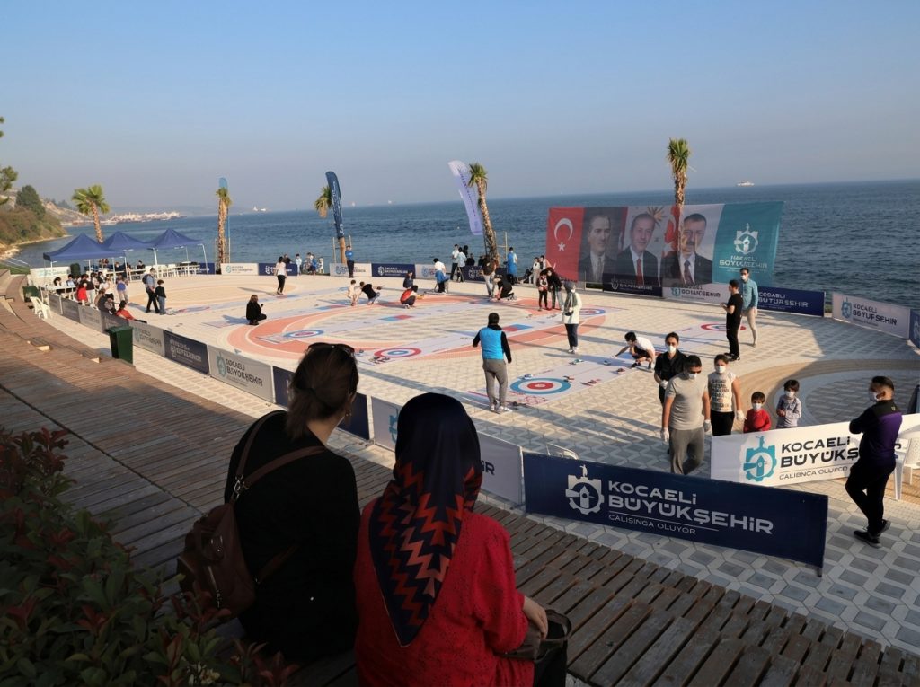 Yetişkinler İçin Floor Curling
